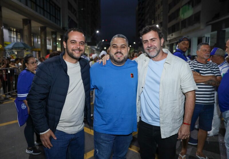 Acadêmicos de Niterói pisa forte na Amaral Peixoto e recebe presenças ilustres de Marcelo Freixo, Talíria Petrone, Verônica Lima e André Bento