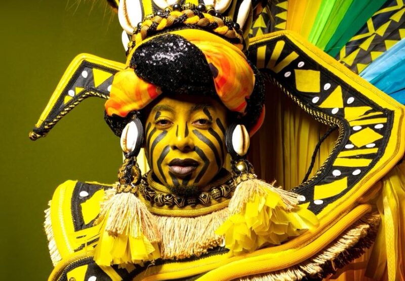 Império Serrano revela fantasia de ala comercial para o Carnaval 2026