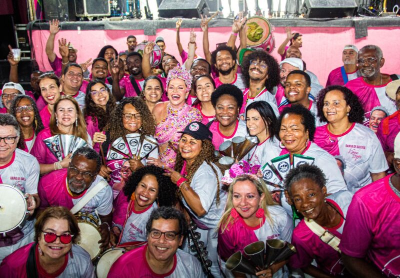 Unidos do Jacarezinho promove primeiro ensaio de rua rumo ao Carnaval 2026 em sua comunidade nesta sexta-feira