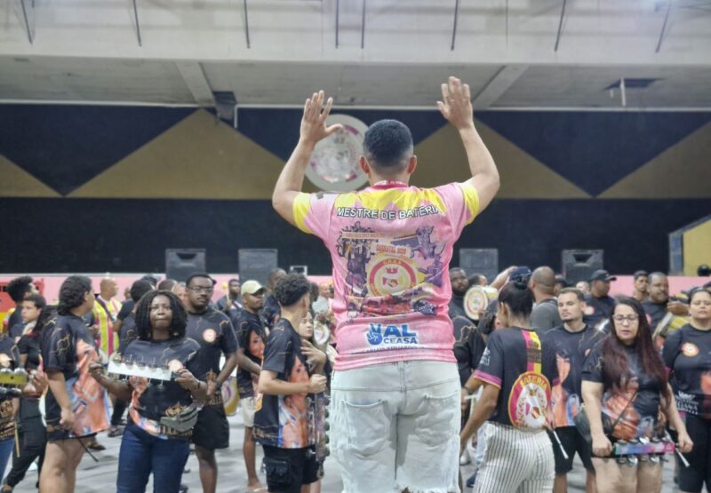 União do Parque Acari embala a comunidade em segundo ensaio de canto rumo ao Carnaval