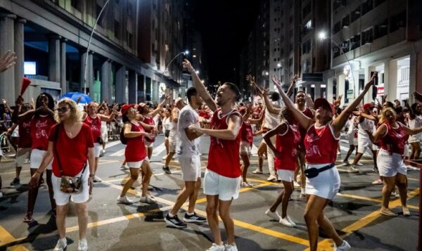 Viradouro acende Niterói: canto forte, rua cheia e carnaval antecipado