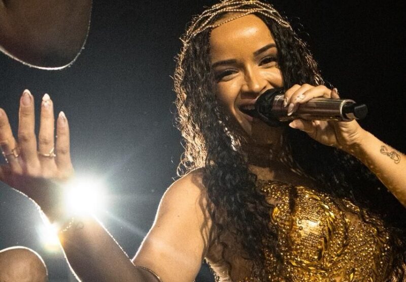 Tainara Martins se destaca no ensaio técnico da Sapucaí e evidencia o protagonismo feminino no samba da União do Parque Acari