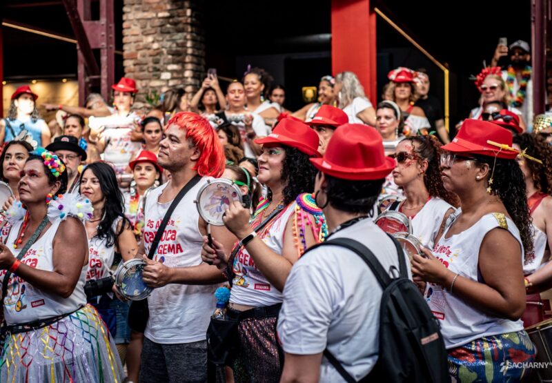 Bloco Carioca da Gema leva samba, tradição e estrutura aos Arcos da Lapa no sábado de Carnaval