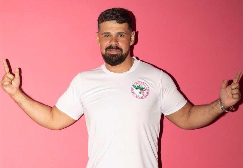 Cadu volta ao Jacarezinho para reconquistar a Sapucaí em 2027