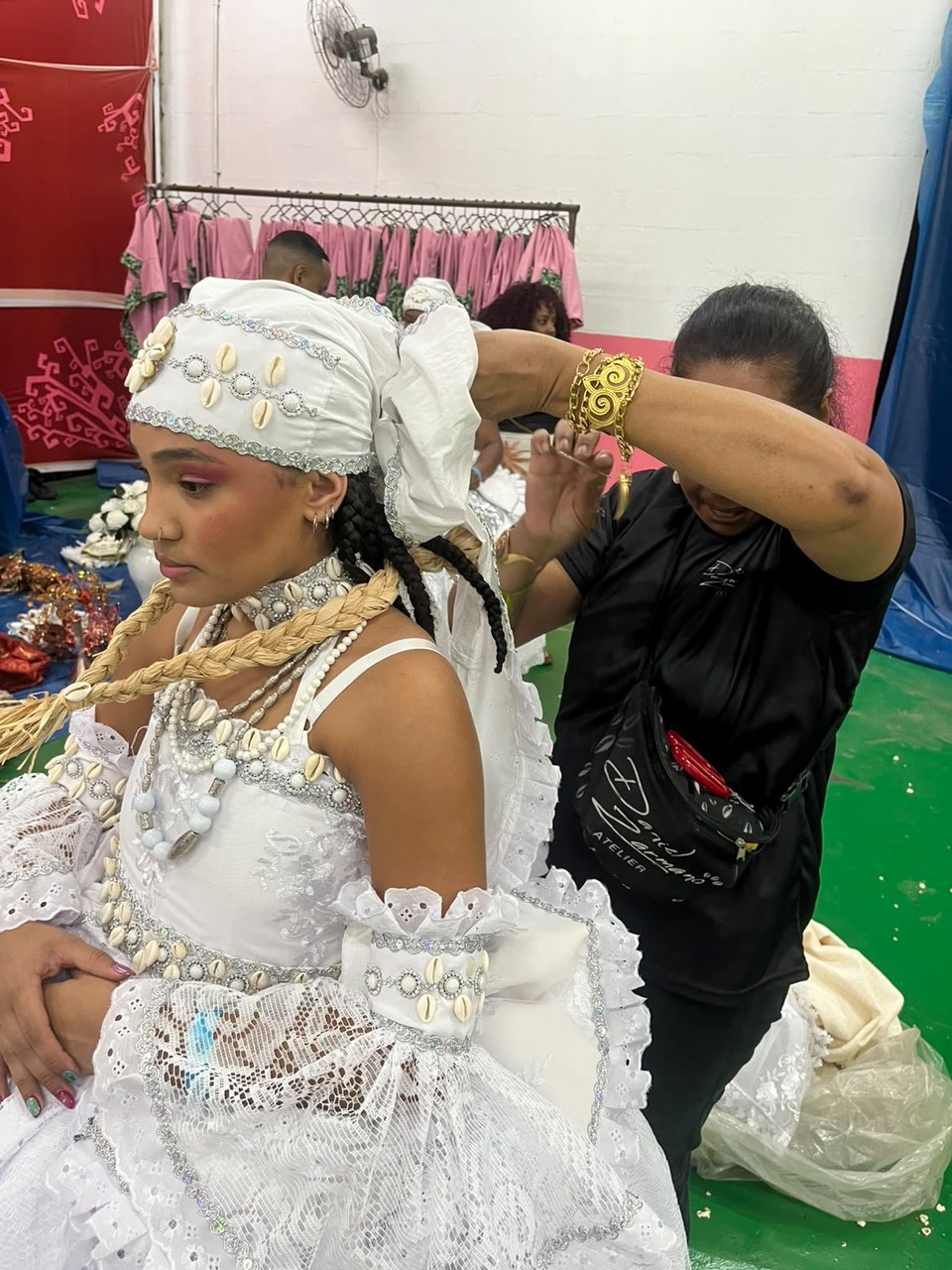 Daniel Zarmanno revela bastidores da criação dos figurinos da Mangueira para a “Noite dos Enredos”