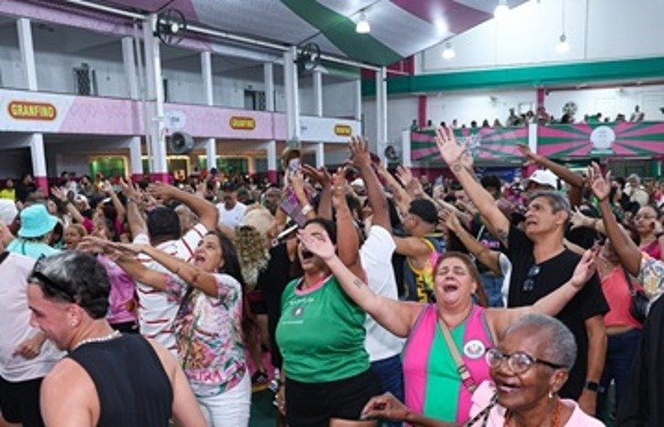 Mangueira classifica samba 3 e a comunidade vai com tudo para a próxima fase