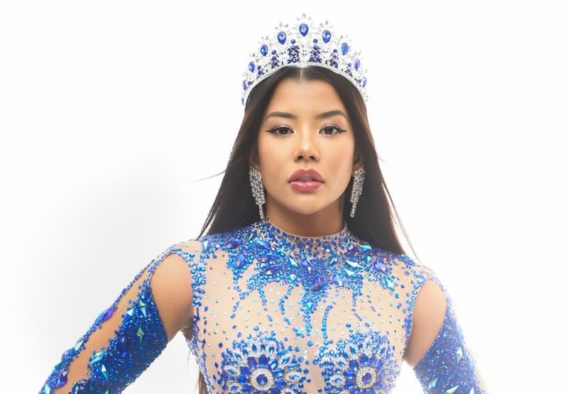 Nova rainha de bateria da Unidos da Ponte, Grazi Xavier recebe coroa neste domingo