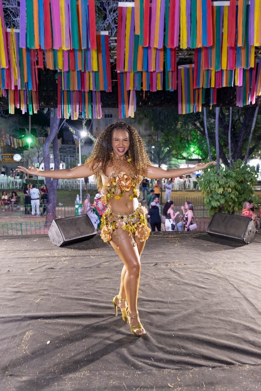Rainha da União de Maricá vai a Minas mergulhar nas origens de Darcy Ribeiro