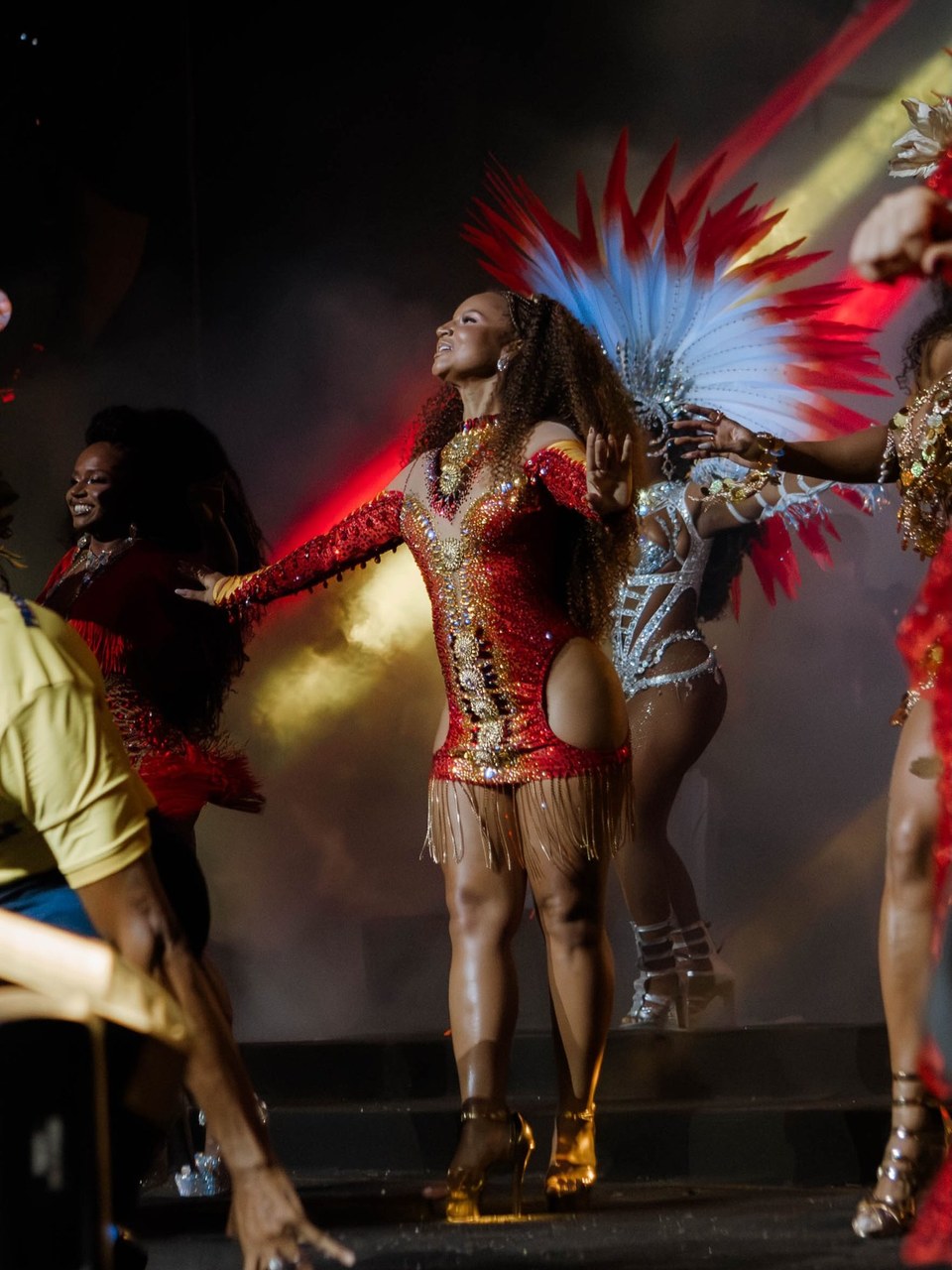 Rayane Dumont leva a história de Maricá para o Grupo Especial como rainha de bateria