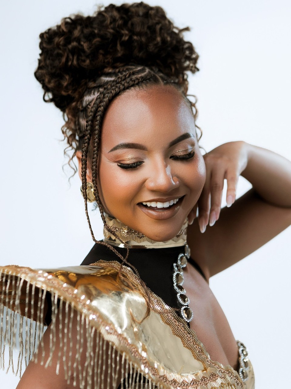 Rayane Dumont leva a história de Maricá para o Grupo Especial como rainha de bateria