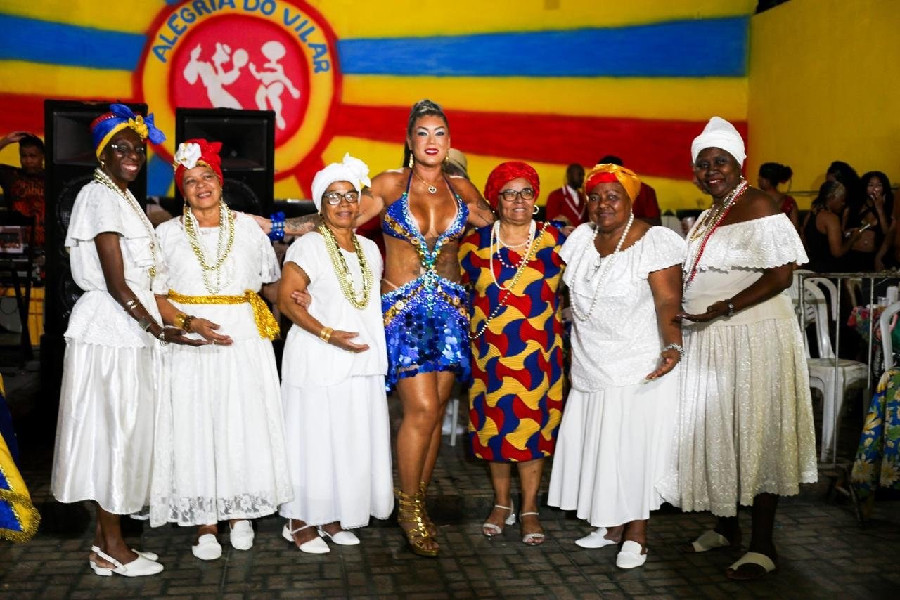 Alegria do Vilar apresenta a psicanalista Claudia Rodrigues como nova rainha