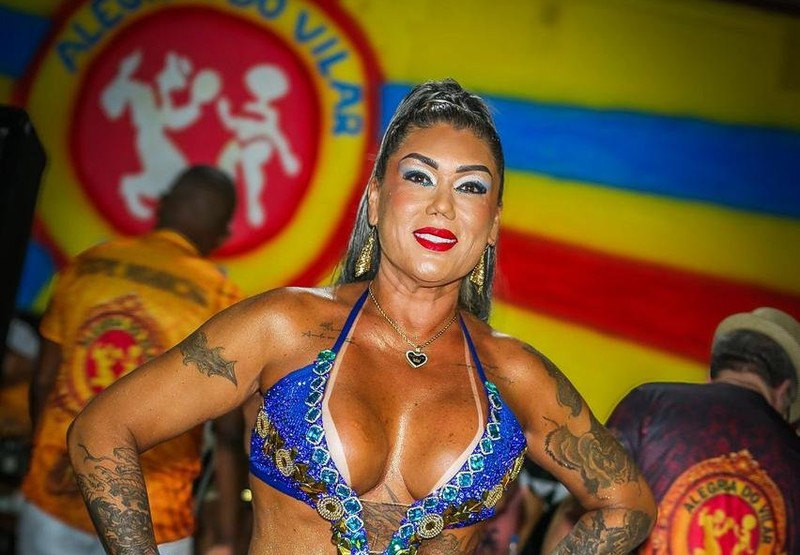 Alegria do Vilar apresenta a psicanalista Claudia Rodrigues como nova rainha