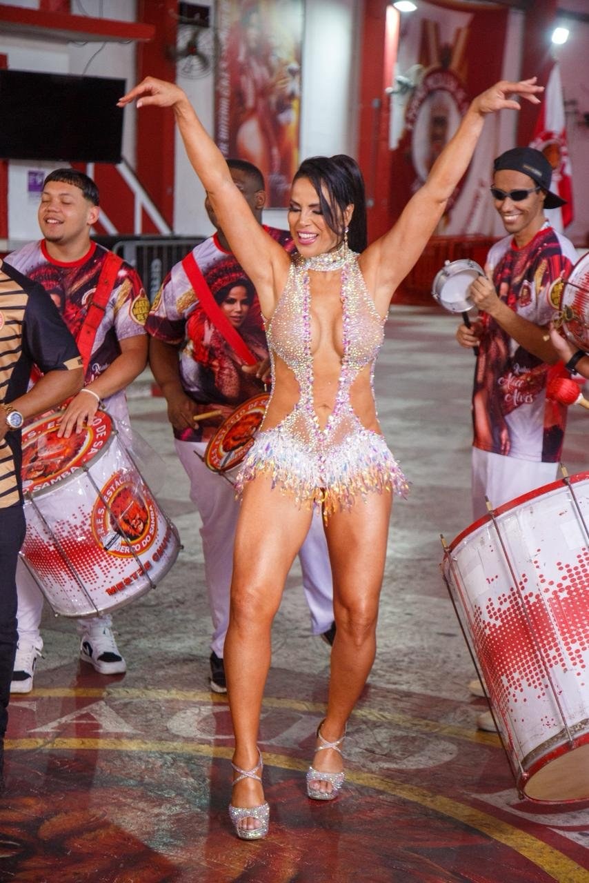 Alice Alves é madrinha de bateria da Nova Geração do Estácio: 'É a semente que cuidamos'
