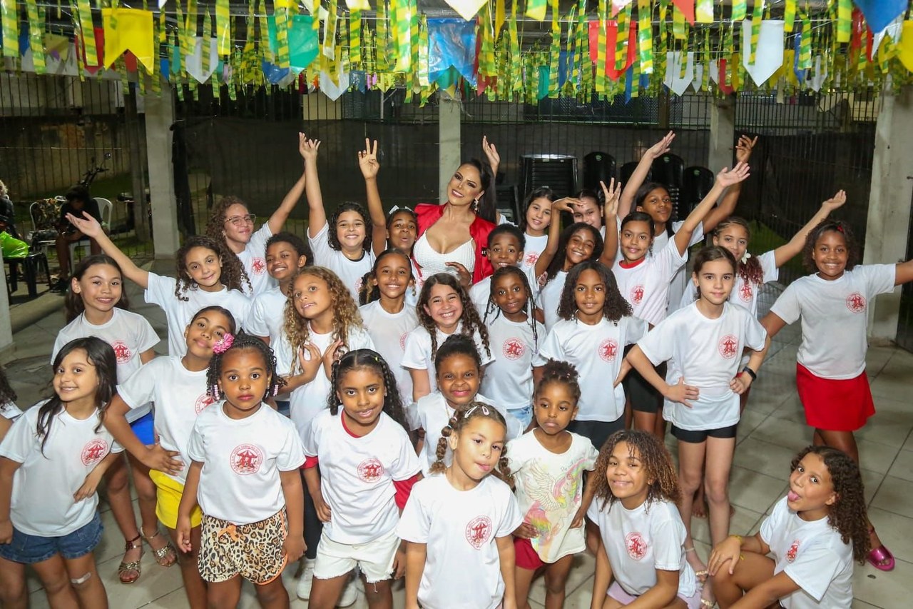 Alice Alves é madrinha de bateria da Nova Geração do Estácio: 'É a semente que cuidamos'