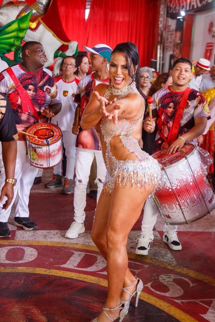 Alice Alves é madrinha de bateria da Nova Geração do Estácio: 'É a semente que cuidamos'