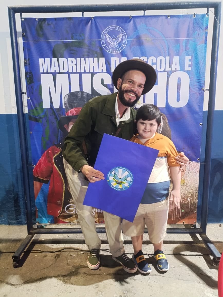 Arranco entrega figurino de 2027 para o musinho Gabriel Breia