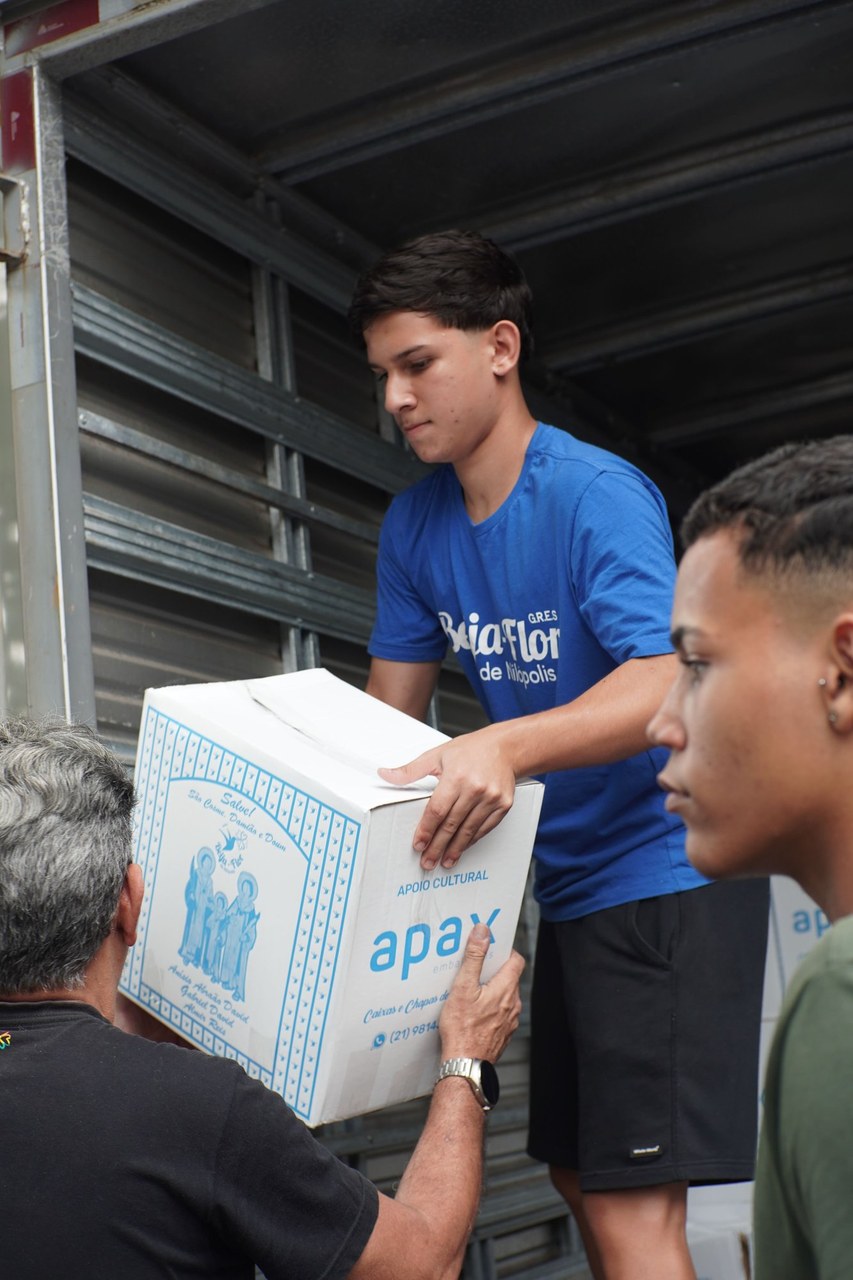Beija-Flor leva solidariedade à Baixada com 3 mil cestas no dia de São Cosme e Damião