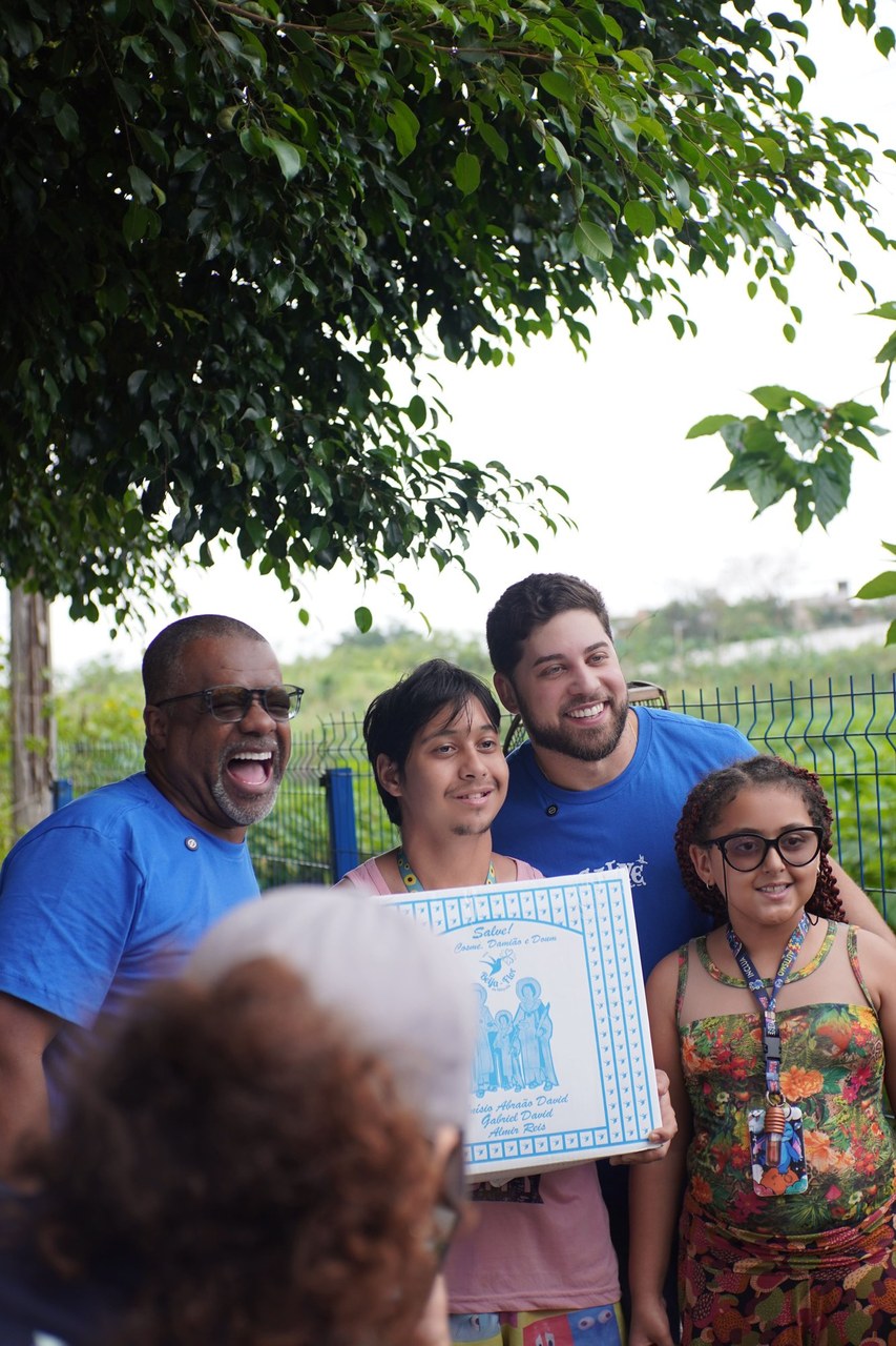 Beija-Flor leva solidariedade à Baixada com 3 mil cestas no dia de São Cosme e Damião