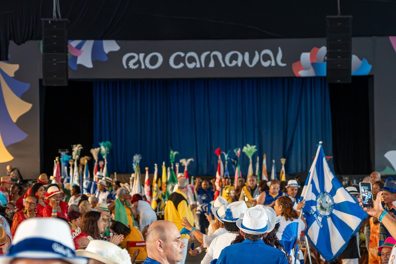 Cidade do Samba vira o maior terreiro do Rio com encontro histórico de Velhas Guardas