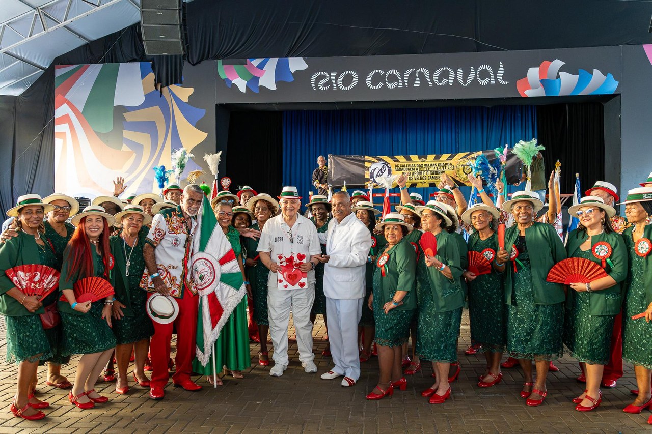 Cidade do Samba vira o maior terreiro do Rio com encontro histórico de Velhas Guardas
