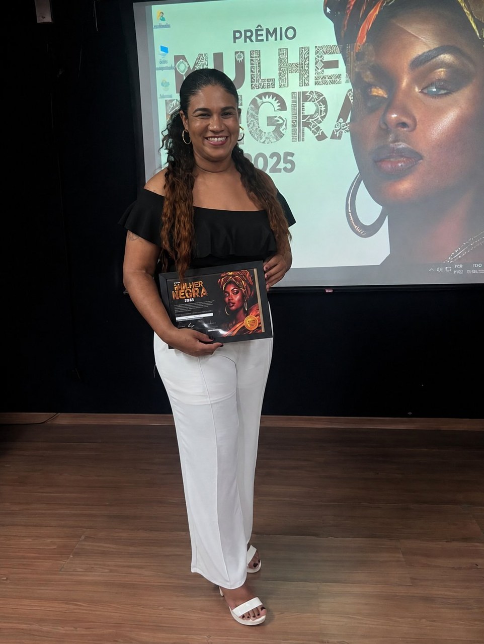 Cria do samba e da imprensa, Monique Freitas leva o Prêmio Mulher Negra 2026