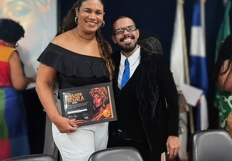Cria do samba e da imprensa, Monique Freitas leva o Prêmio Mulher Negra 2026