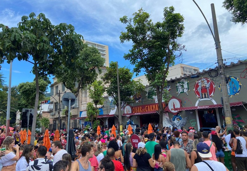Domingo de samba, enredo e comprinhas no Baródromo com a Mocidade