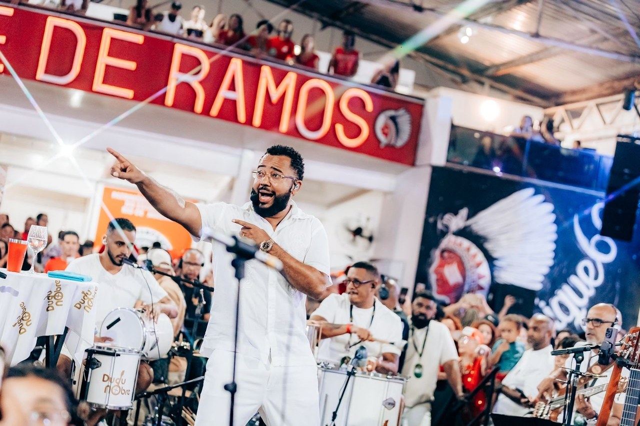 Dudu Nobre leva roda de samba pro Cacique de Ramos no feriado