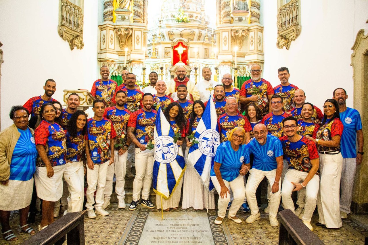 Fé na Sapucaí: Acadêmicos de Niterói recebe bênção no Santuário de Santa Rita