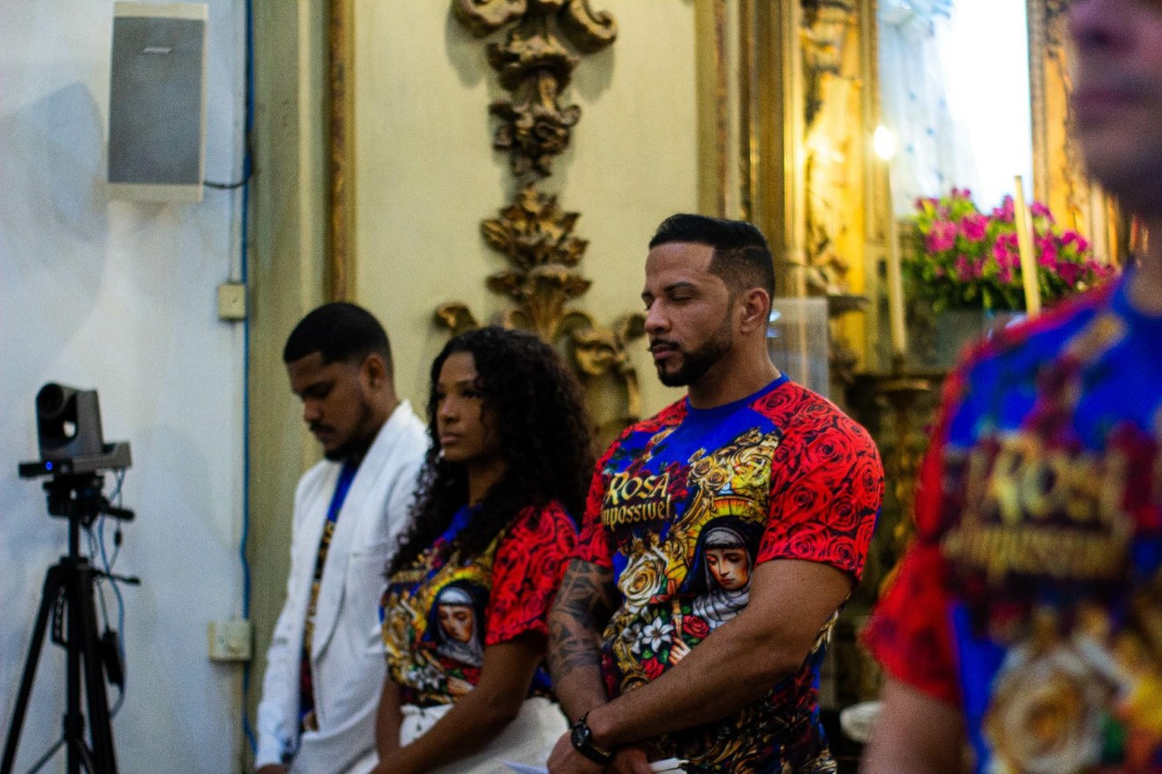 Fé na Sapucaí: Acadêmicos de Niterói recebe bênção no Santuário de Santa Rita