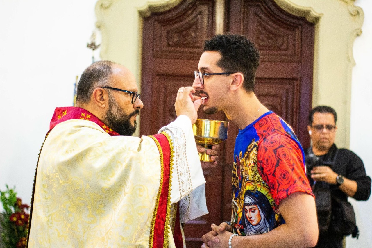Fé na Sapucaí: Acadêmicos de Niterói recebe bênção no Santuário de Santa Rita