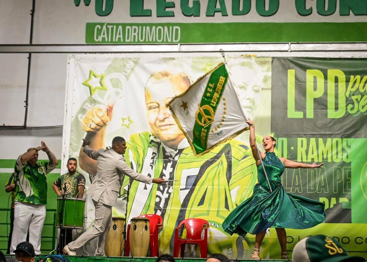 Imperatriz define finalistas do samba com feijoada e festa na quadra