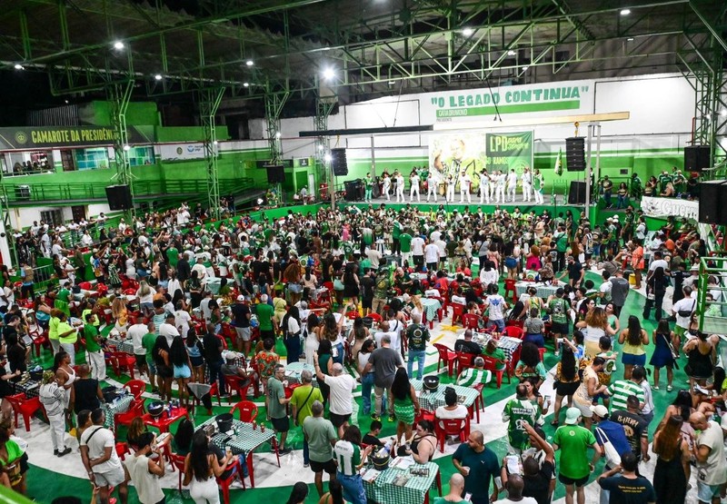 Imperatriz define finalistas do samba com feijoada e festa na quadra