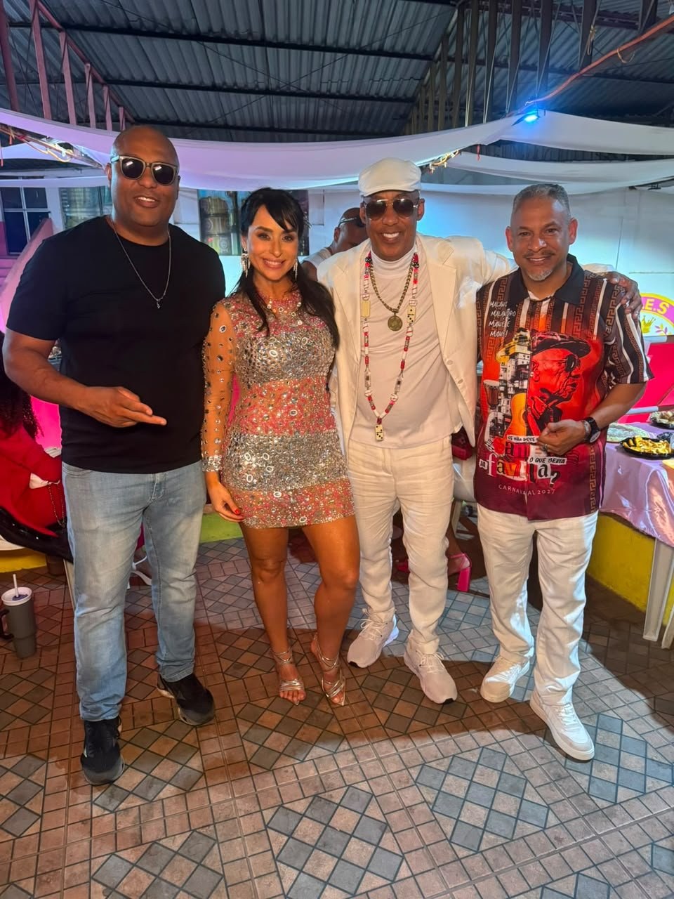 Luciana Picorelli brilha com look de R$ 500 no Parque Acari e dá show de carisma