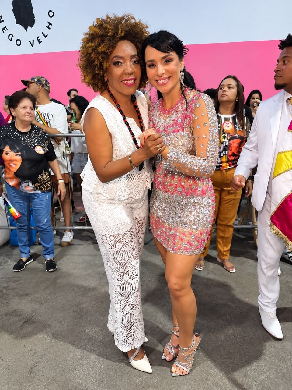 Luciana Picorelli brilha com look de R$ 500 no Parque Acari e dá show de carisma