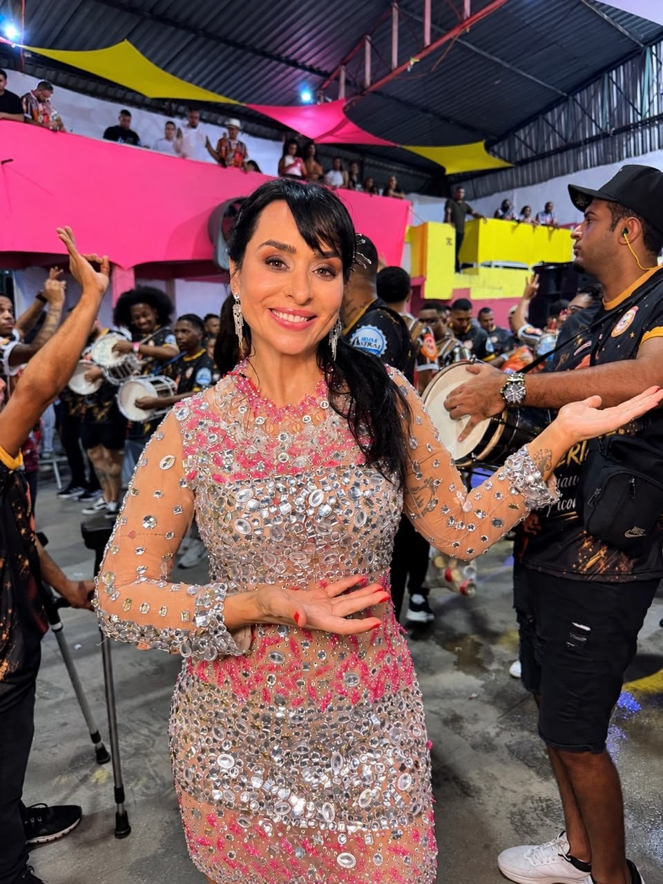 Luciana Picorelli brilha com look de R$ 500 no Parque Acari e dá show de carisma