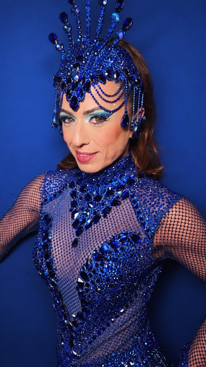 Madrinha do Arranco, Tatiana Breia brilha como Guardiã do Falcão na final de samba