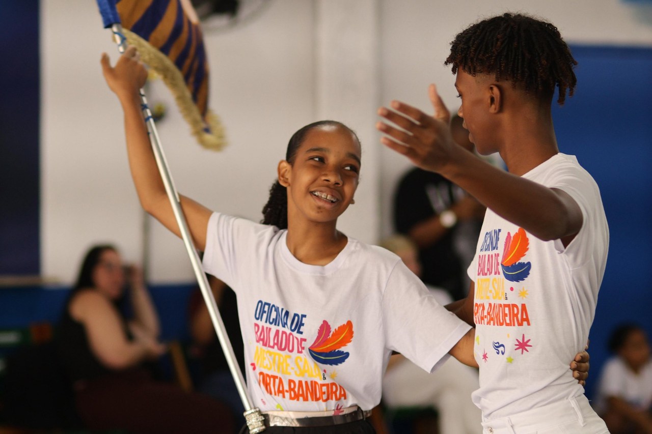 Niterói recebe oficinas gratuitas de mestre-sala e porta-bandeira no Barreto