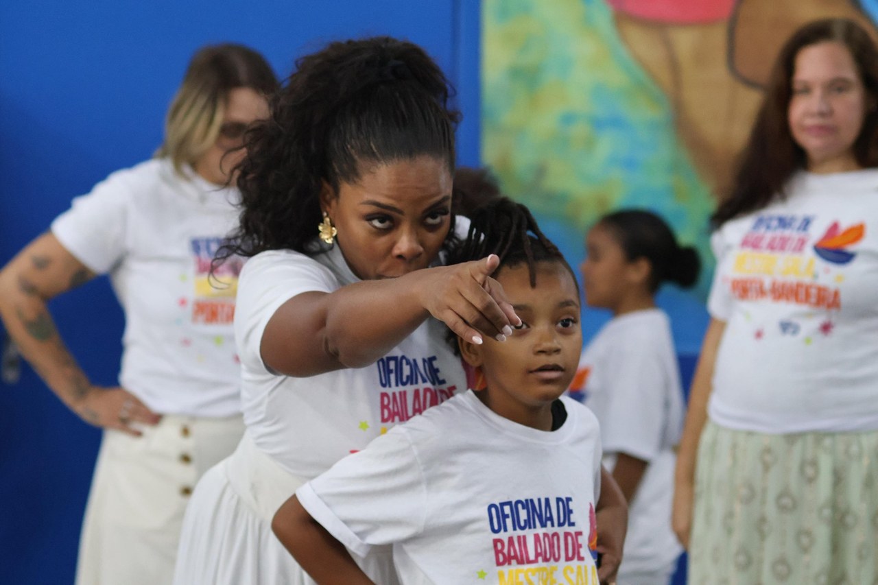 Niterói recebe oficinas gratuitas de mestre-sala e porta-bandeira no Barreto