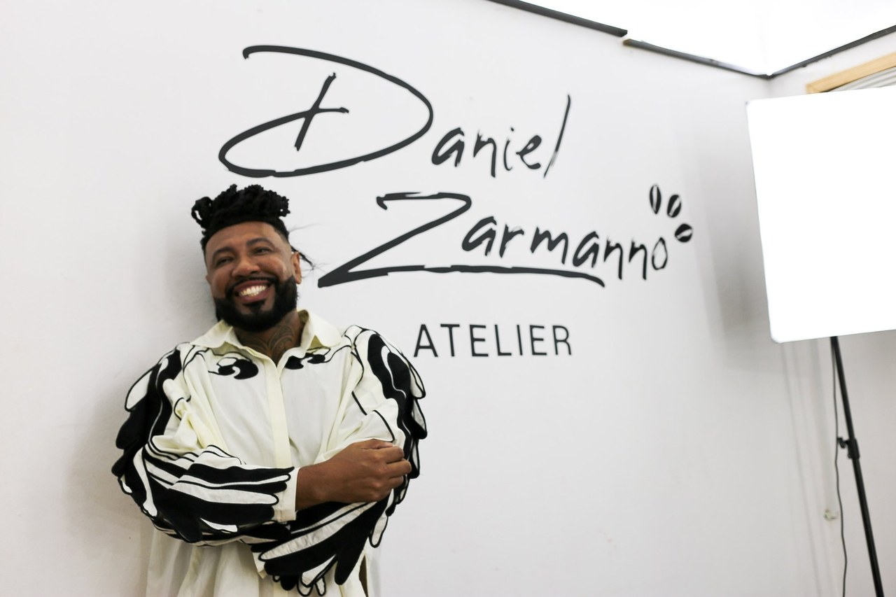 Nos bastidores com Daniel Zarmanno: como nascem os figurinos do Carnaval 2027