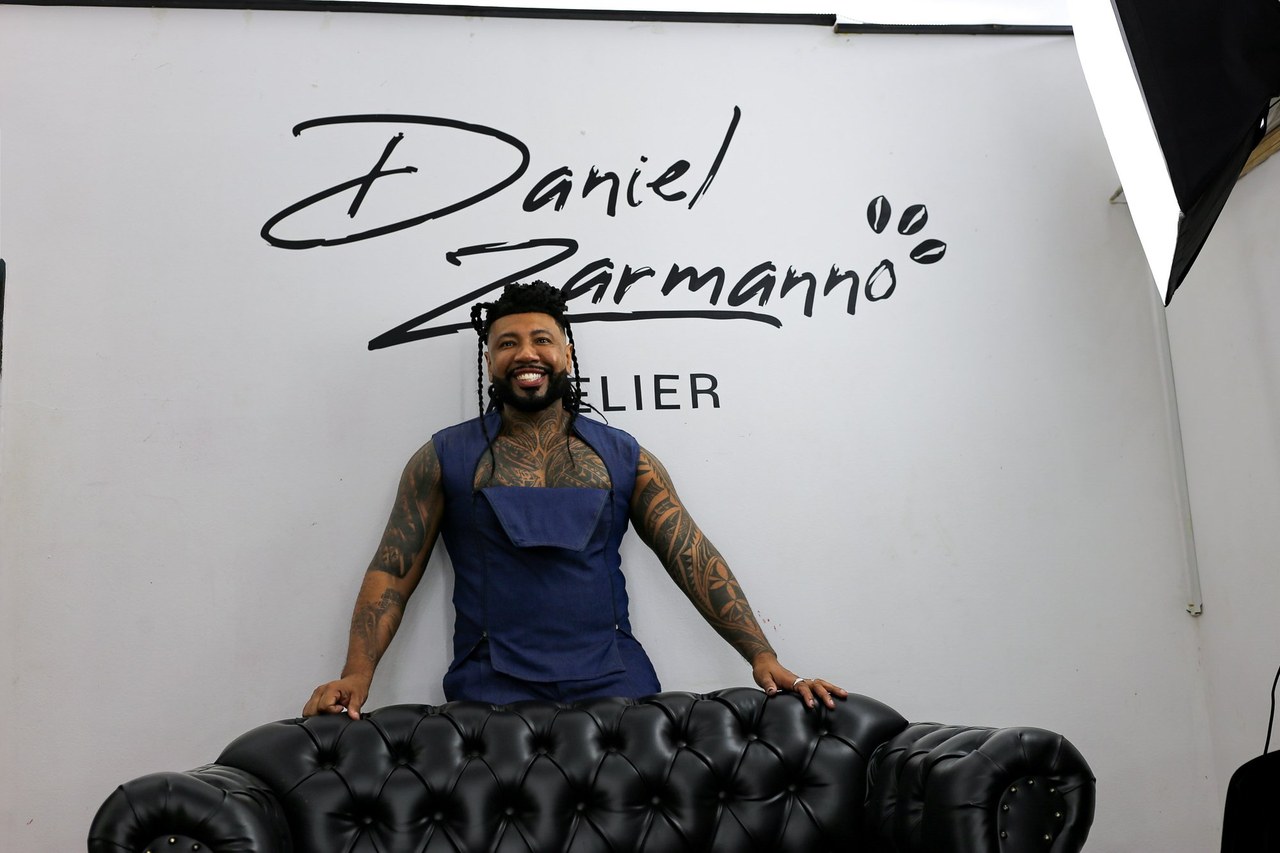 Nos bastidores com Daniel Zarmanno: como nascem os figurinos do Carnaval 2027