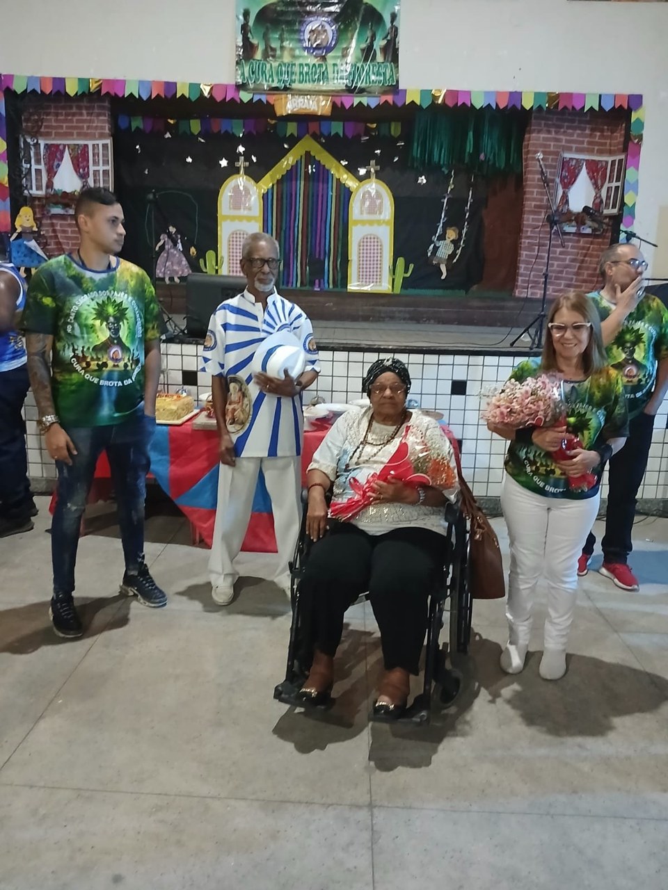 Novo Império faz festa em Osvaldo Cruz com coroação de rainha e novo samba