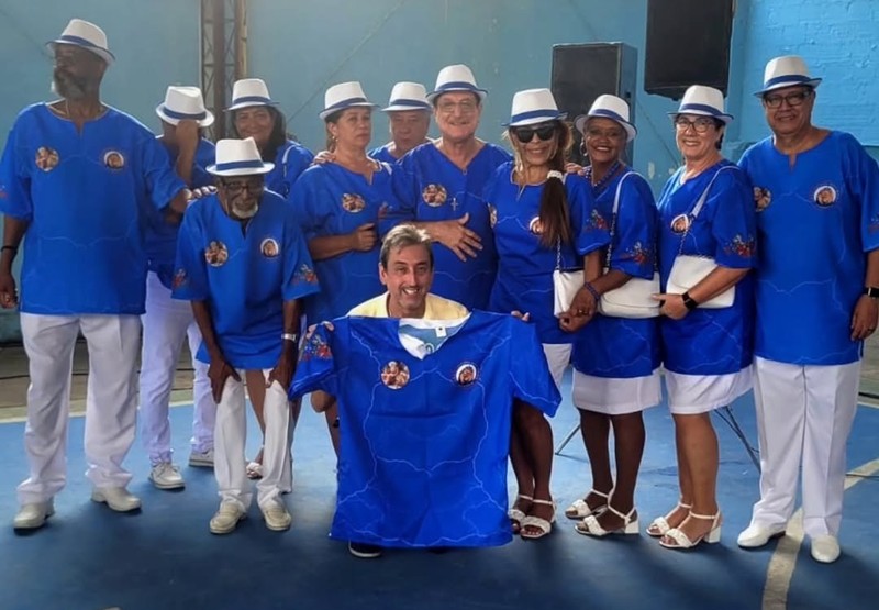 Novo Império faz festa em Osvaldo Cruz com coroação de rainha e novo samba