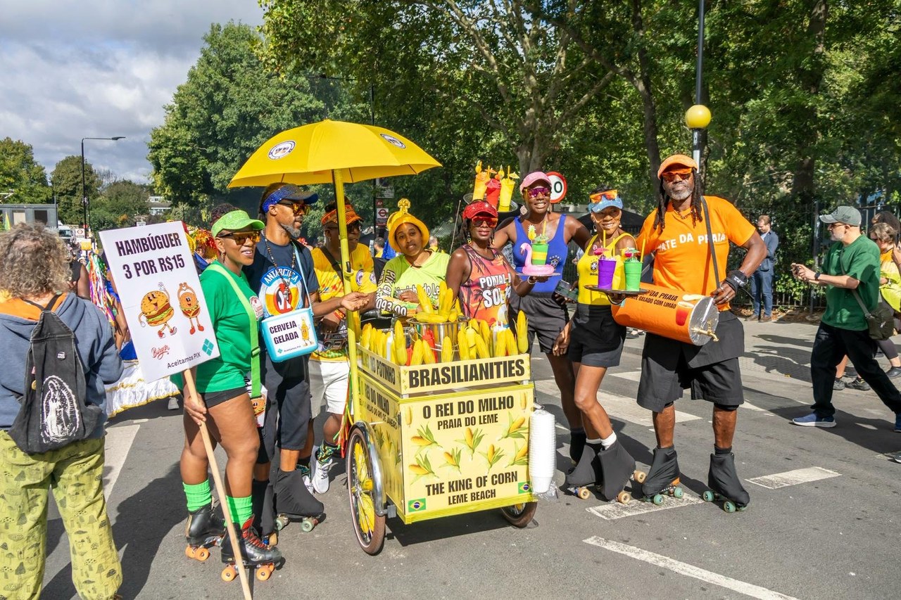 O samba domina a terra do rei: Império da Rainha é bicampeã em Londres