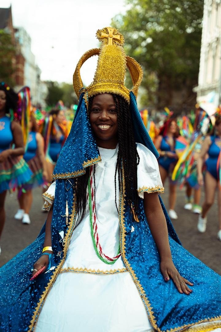 O samba domina a terra do rei: Império da Rainha é bicampeã em Londres