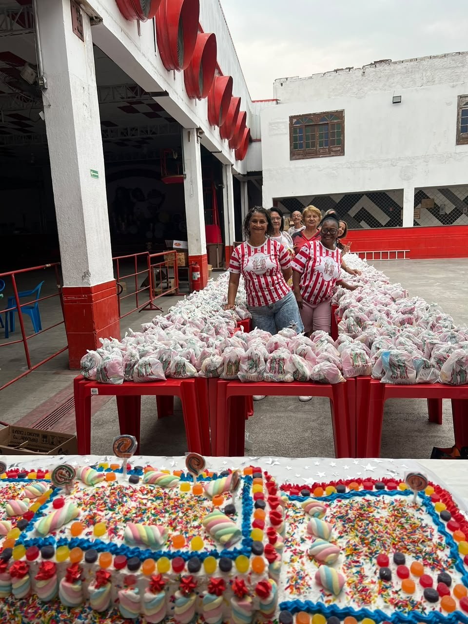 Porto da Pedra distribui 2 mil doces de São Cosme e Damião em São Gonçalo