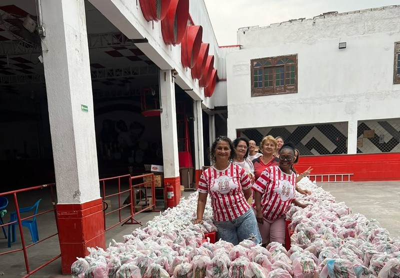 Porto da Pedra distribui 2 mil doces de São Cosme e Damião em São Gonçalo