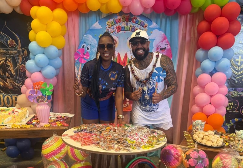 Rosa de Ouro leva festa de Cosme e Damião com doces, brinquedos e muito carinho