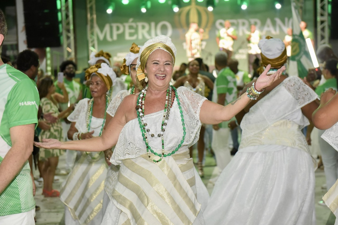 Sábado de feijoada e decisão no Império Serrano com homenagem a João Bosco