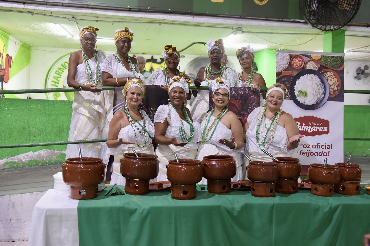 Sábado de feijoada e decisão no Império Serrano com homenagem a João Bosco